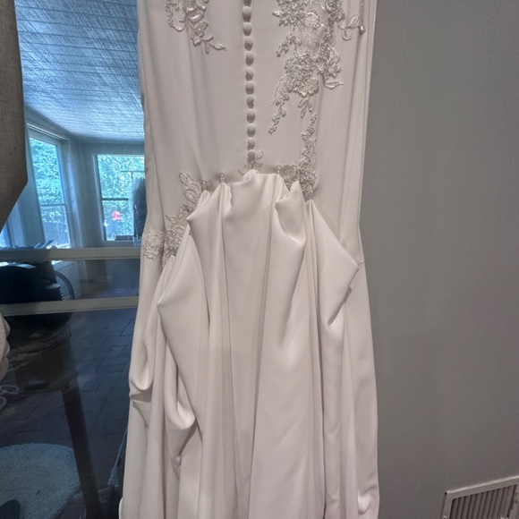 Dante Modern Wedding Gown - Picture 5 of 13